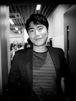 W两个世界_宅剧情